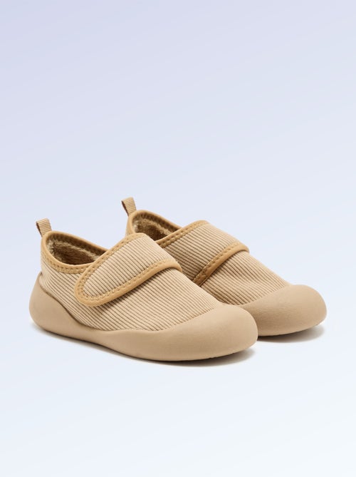 Chaussons 'Kitchoun' souples fourrés barefoot - Kiabi Chaussons 'Kitchoun' souples fourrés barefoot - Kiabi
