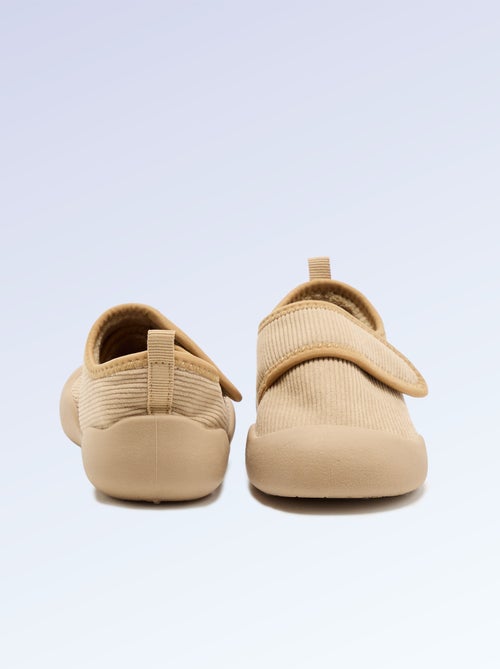 Chaussons 'Kitchoun' souples fourrés barefoot - Kiabi Chaussons 'Kitchoun' souples fourrés barefoot - Kiabi