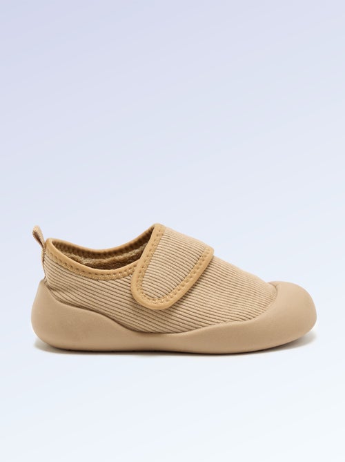 Chaussons 'Kitchoun' souples fourrés - Kiabi Chaussons 'Kitchoun' souples fourrés - Kiabi