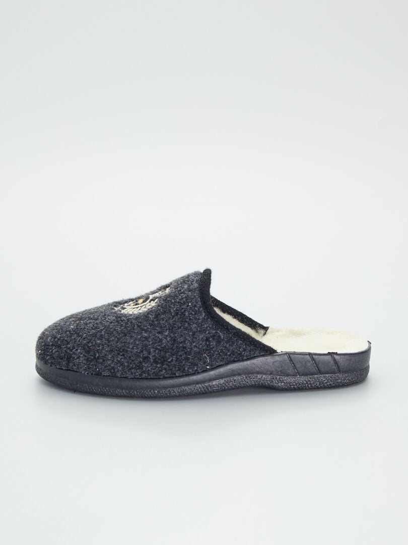 Chaussons mules avec écusson gris - Kiabi