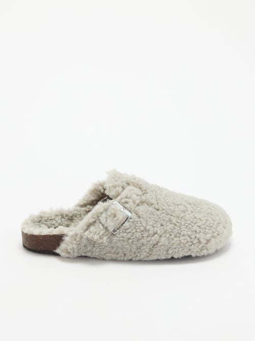 Chaussons mules effet moutonné avec bride - Kiabi Chaussons mules effet moutonné avec bride - Kiabi