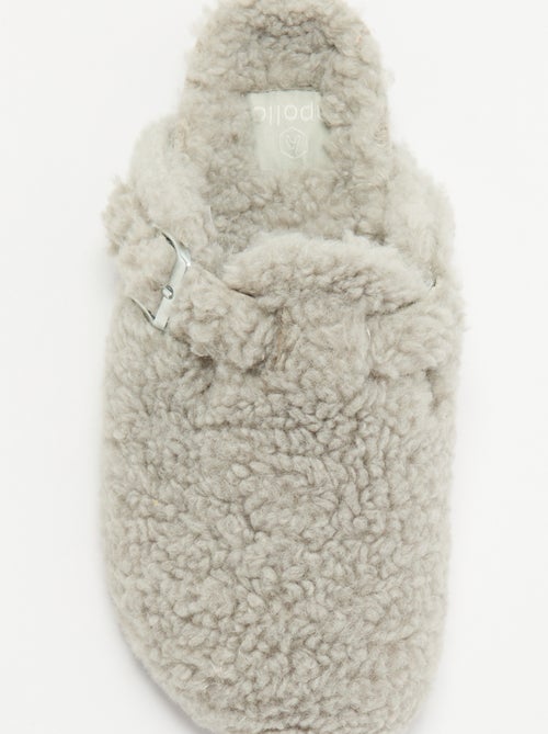 Chaussons mules effet moutonné avec bride - Kiabi Chaussons mules effet moutonné avec bride - Kiabi