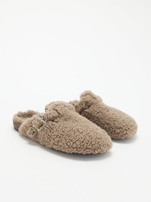 Chaussons mules effet moutonné avec bride - Kiabi Chaussons mules effet moutonné avec bride - Kiabi