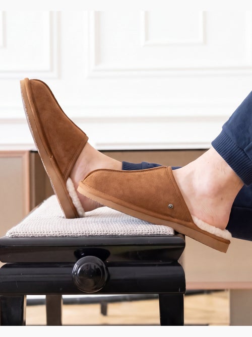 Chaussons mules en cuir et interieur ultra doux en homme isotoner - Kiabi Chaussons mules en cuir et interieur ultra doux en homme isotoner - Kiabi