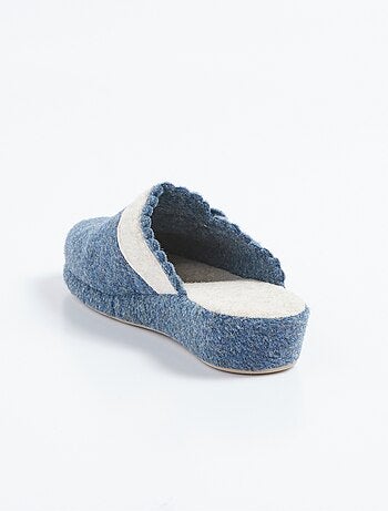 Chaussons mules en feutre, détail fleur