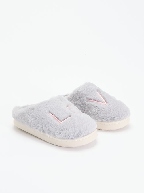 Chaussons mules en maille peluche - Kiabi Chaussons mules en maille peluche - Kiabi