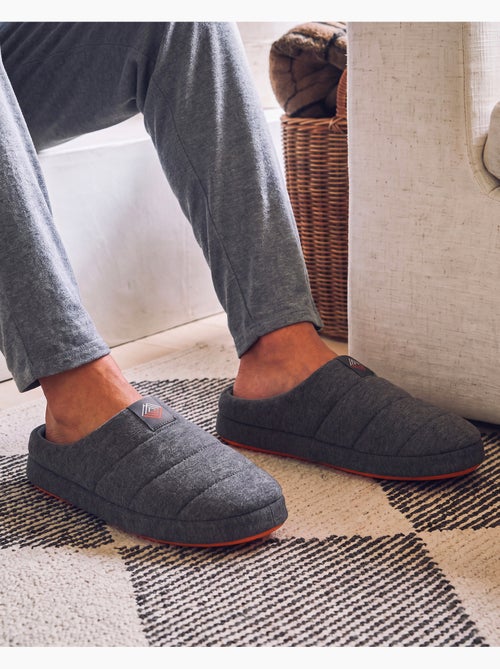 Chaussons mules jersey, semelle gomme antidérapante homme - Kiabi Chaussons mules jersey, semelle gomme antidérapante homme - Kiabi