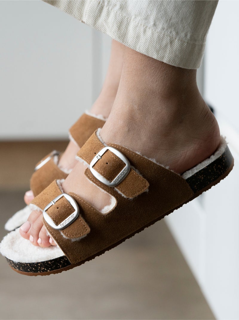 Chaussons mules ouvertes ultra confortables, en cuir femme Isotoner Camel - Kiabi