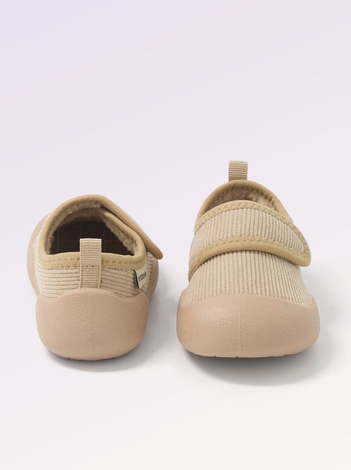 Chaussons souples à tige basse - Motricité 3: '1ers pas' - Kitchoun - Kiabi Chaussons souples à tige basse - Motricité 3: '1ers pas' - Kitchoun - Kiabi