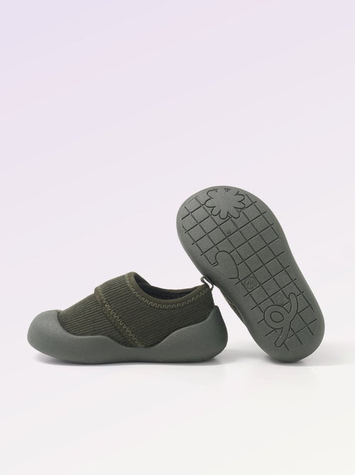 Chaussons souples à tige basse - Motricité 3: '1ers pas' - Kitchoun - Kiabi Chaussons souples à tige basse - Motricité 3: '1ers pas' - Kitchoun - Kiabi