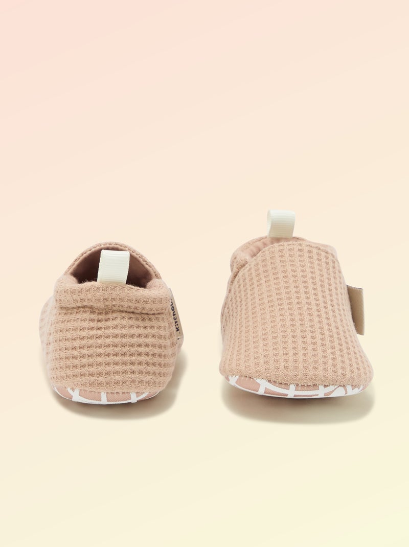 Chaussons souples avec élastiques motricité 1 - Kitchoun Marron - Kiabi