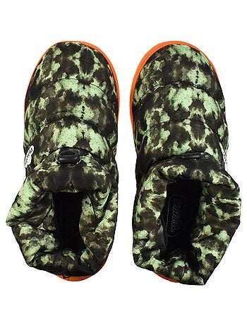 Chaussons verts unisexes avec semelles en gomme