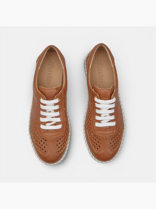Chaussure à lacets en cuir ajouré Bata - Kiabi