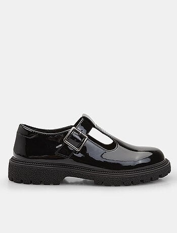 Chaussure avec semelle track bata