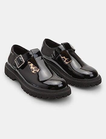 Chaussure avec semelle track bata