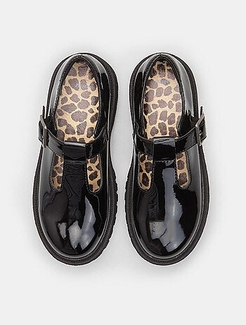 Chaussure avec semelle track bata