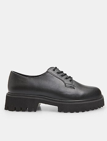 Chaussures à lacets avec semelle à crampons BATA