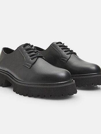 Chaussures à lacets avec semelle à crampons BATA