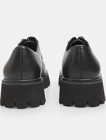 Chaussures à lacets avec semelle à crampons BATA