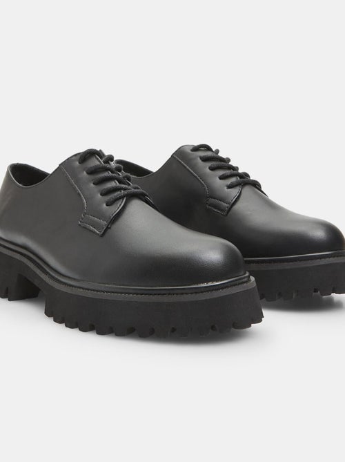 Chaussures à lacets avec semelle à crampons BATA - Kiabi Chaussures à lacets avec semelle à crampons BATA - Kiabi