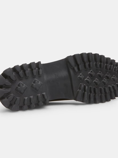 Chaussures à lacets avec semelle à crampons BATA - Kiabi Chaussures à lacets avec semelle à crampons BATA - Kiabi