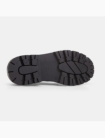 Chaussures à lacets avec semelle track bata