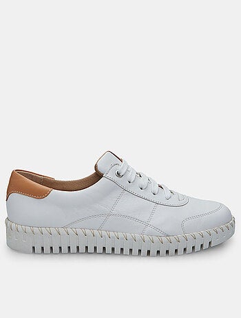 Chaussures à lacets bata