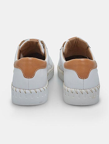 Chaussures à lacets bata
