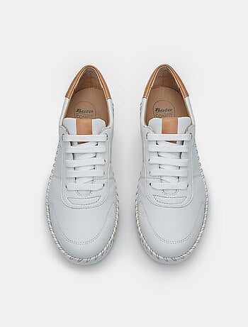 Chaussures à lacets bata