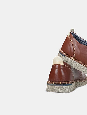 Chaussures à lacets en cuir BATA