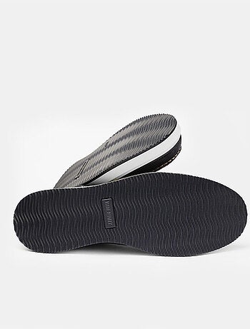 Chaussures à lacets en daim BATA