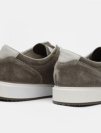 Chaussures à lacets en daim BATA