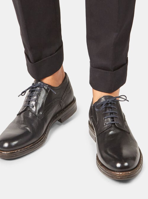 Chaussures en cuir avec lacets contrastés BATA - Kiabi