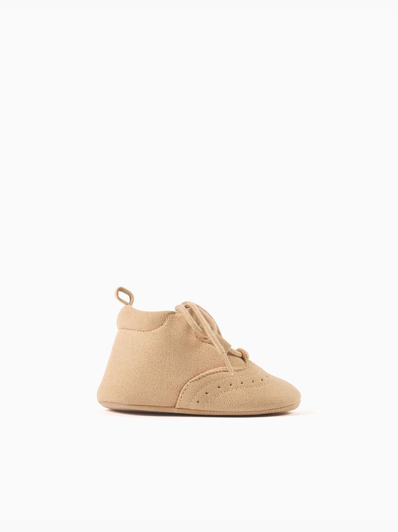 Chaussures en suédine avec détails perforés Beige foncé - Kiabi