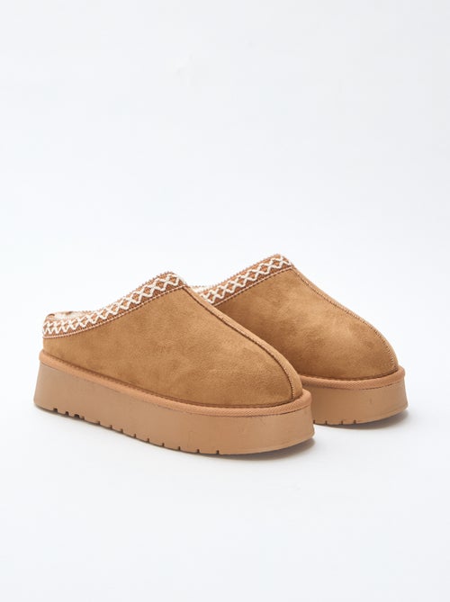Chaussures mules en suédine avec détails - Kiabi
