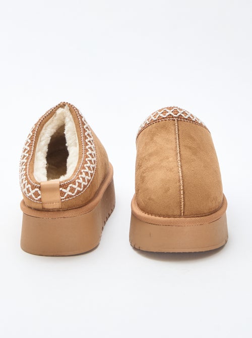 Chaussures mules en suédine avec détails - Kiabi