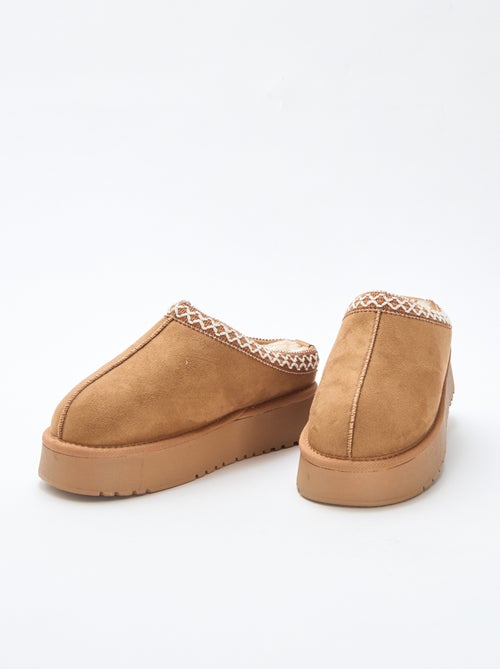 Chaussures mules en suédine avec détails - Kiabi
