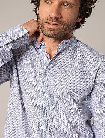 Chemise 100% coton avec imprimé géométrique régulier.
'Deeluxe'