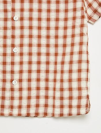 Chemise à carreaux et manches courtes