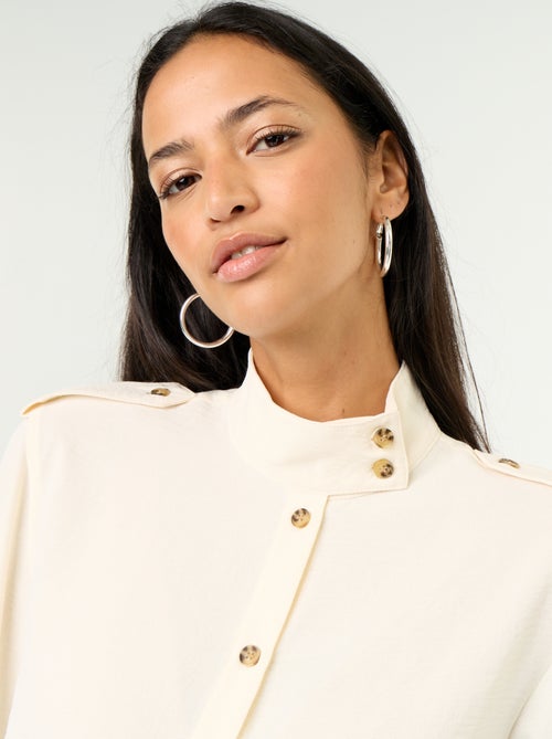 Chemise à col haut et empiècements épaules - Kiabi
