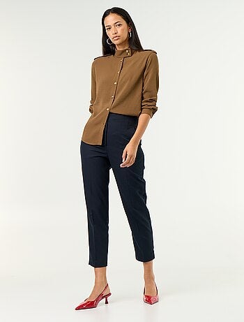 Chemise à col haut et empiècements épaules