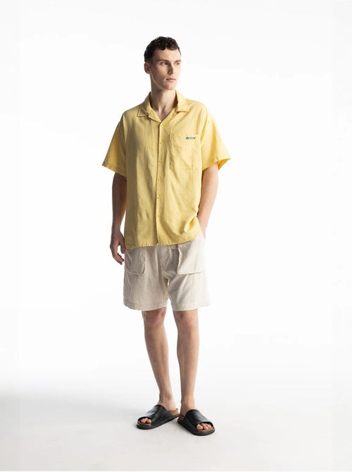 Chemise à manches courtes boutonnée en lin mélangé avec poche giesto - Kiabi Chemise à manches courtes boutonnée en lin mélangé avec poche giesto - Kiabi