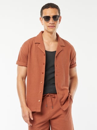Chemise à manches courtes et col polo