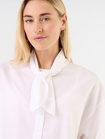 Chemise ample à manches longues et col lavallière
