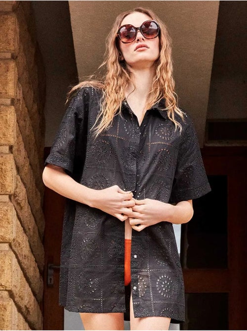 Chemise avec boutons et détails ajourés 100% coton - Kiabi Chemise avec boutons et détails ajourés 100% coton - Kiabi