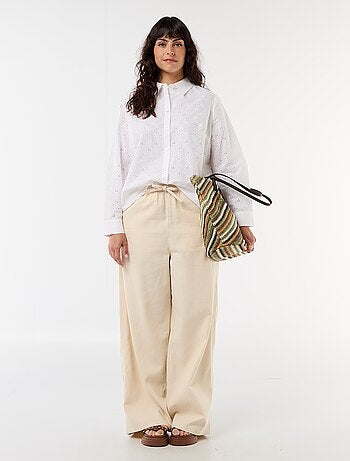 Chemise avec broderie anglaise et détails ondulés