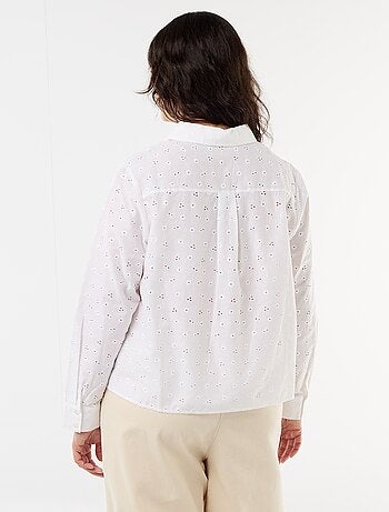 Chemise avec broderie anglaise et détails ondulés