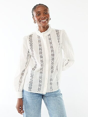 Chemise avec broderies anglaises et volants au col