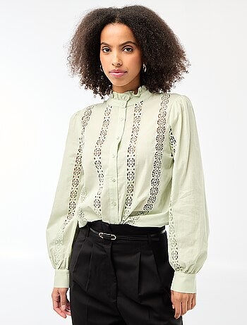 Chemise avec broderies anglaises et volants au col