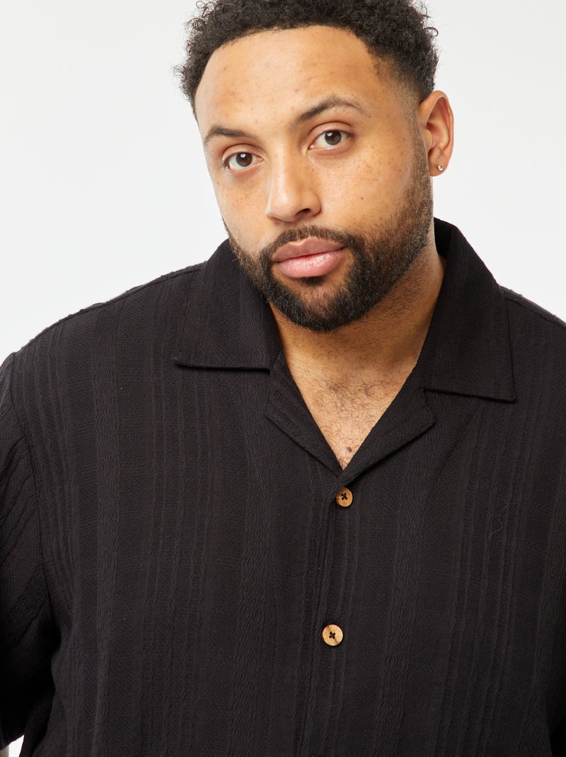 Chemise avec matière fantaisie à manches courtes noir - Kiabi